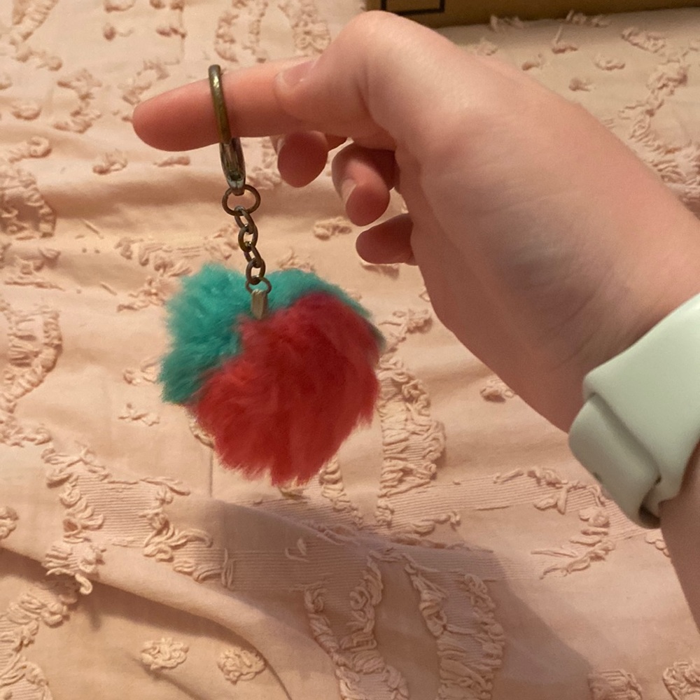 The colors are pink and green